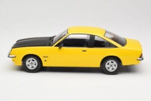 Opel Manta B GT/E Amarelo MCG 1:18 MCG18236 Metal - imagem 3 de 6