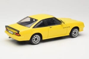 Opel Manta B GT/E Amarelo Revell 1:18 08421 Metal - imagem 3 de 8
