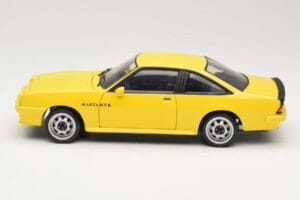 Opel Manta B GT/E Amarelo Revell 1:18 08421 Metal - imagem 4 de 8