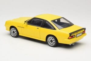 Opel Manta B GT/E Amarelo Revell 1:18 08421 Metal - imagem 7 de 8