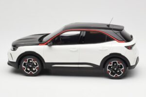 Opel Mokka-E GS Line Jada Branco Otto 1:18 OT1045 Resina - imagem 3 de 6