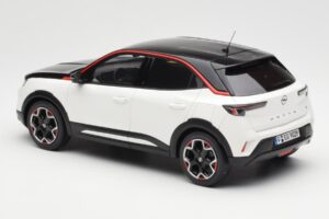 Opel Mokka-E GS Line Jada Branco Otto 1:18 OT1045 Resina - imagem 5 de 6