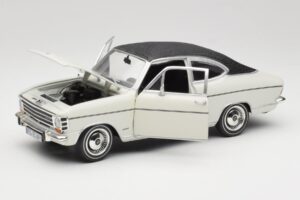 Opel Olympia A Coupe Branco Preto Revell 1:18 8446 Metal - imagem 2 de 8