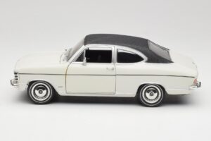 Opel Olympia A Coupe Branco Preto Revell 1:18 8446 Metal - imagem 4 de 8