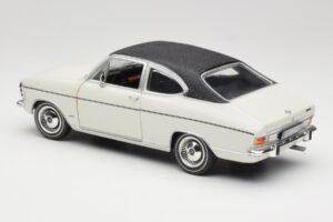 Opel Olympia A Coupe Branco Preto Revell 1:18 8446 Metal - imagem 7 de 8