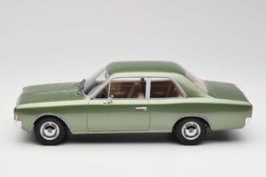 Opel Rekord C Green Metallic Minichamps 1:18 107047000 Resina - imagem 3 de 6