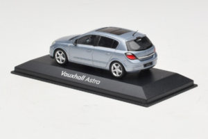 Opel Astra H Blue Metallic Minichamps 1:43 ASTRA004 Metal - imagem 3 de 4