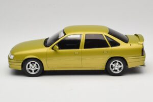 Opel Vectra A 2000 16V Amarelo MCG 1:18 MCG18463 Metal - imagem 3 de 6