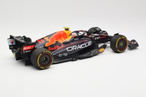 Oracle Red Bull Racing RB18 #11 S. Perez Miami GP 2022 Minichamps 1:18 110220511 Metal - imagem 2 de 6