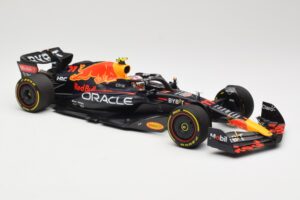 Oracle Red Bull Racing RB18 #11 S. Perez Miami GP 2022 Minichamps 1:18 110220511 Metal - imagem 4 de 6