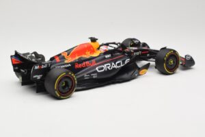 Oracle Red Bull Racing RB19 #1 M. Verstappen Winner Italian GP 2023 Minichamps 1:18 110231501 Metal - imagem 2 de 6