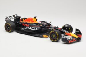 Oracle Red Bull Racing RB19 #1 M. Verstappen Winner Italian GP 2023 Minichamps 1:18 110231501 Metal - imagem 4 de 6