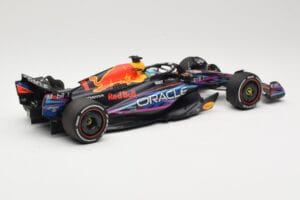 Oracle Red Bull Racing RB19 #1 M. Verstappen Winner Miami GP 2023 Minichamps 1:18 110230501 Metal - imagem 2 de 6