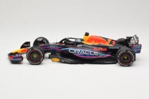Oracle Red Bull Racing RB19 #1 M. Verstappen Winner Miami GP 2023 Minichamps 1:18 110230501 Metal - imagem 3 de 6