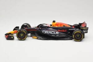 Red Bull Racing RB20 #1 M. Verstappen Winner China GP 2024 Minichamps 1:18 110240501 Metal - imagem 3 de 6