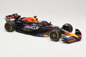 Red Bull Racing RB20 #1 M. Verstappen Winner China GP 2024 Minichamps 1:18 110240501 Metal - imagem 4 de 6
