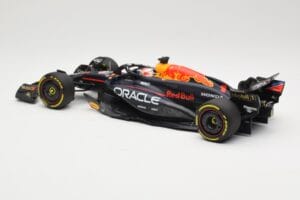Red Bull Racing RB20 #1 M. Verstappen Winner China GP 2024 Minichamps 1:18 110240501 Metal - imagem 5 de 6