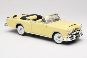 Packard Caribbean Cabriolet Amarelo Road Signature 1:18 92798 Metal - imagem 6 de 8