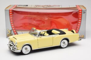 Packard Caribbean Cabriolet Amarelo Road Signature 1:18 92798 Metal - imagem 8 de 8