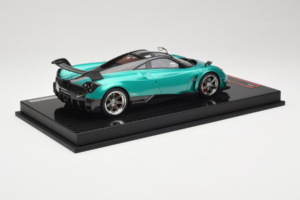Pagani Huayra BC Green Metallic Yy Model 1:18 REMC020 Resina - imagem 3 de 7