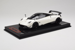 Pagani Huayra BC White Metallic Yy Model 1:18 REMC025 Resina - imagem 2 de 7