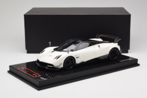 Pagani Huayra BC White Metallic Yy Model 1:18 REMC025 Resina - imagem 7 de 7