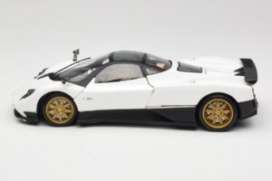 Pagani Zonda F Branco Mondo Motors 1:18 157655 Metal - imagem 4 de 8