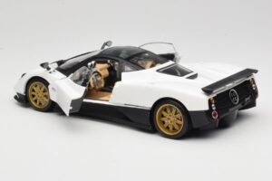 Pagani Zonda F Branco Mondo Motors 1:18 157655 Metal - imagem 5 de 8