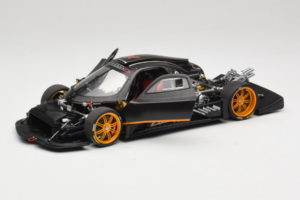 Pagani Zonda R Revolucion Carbon Fiber AUTOart 1:18 78261 Metal - imagem 2 de 8