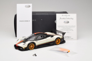 Pagani Zonda R Revolucion Branco AUTOart 1:18 78262 Metal - imagem 8 de 8
