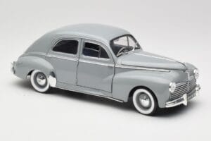Peugeot 203 Gris Clair Solido 1:18 8145 Metal - imagem 6 de 8