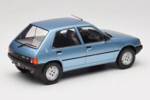 Peugeot 205 Azul MCG 1:18 MCG18491 Metal - imagem 2 de 6