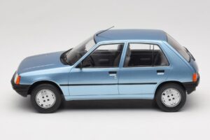 Peugeot 205 Azul MCG 1:18 MCG18491 Metal - imagem 3 de 6