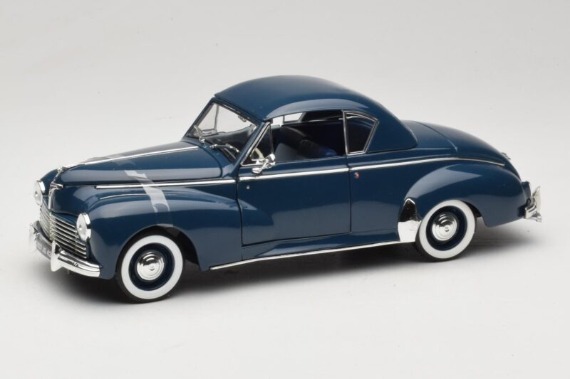 Peugeot 302 Coupe Azul Solido 1:18 8168 Metal