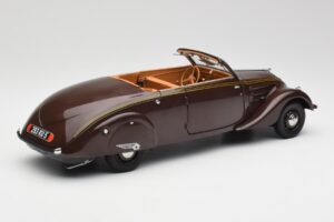 Peugeot 402 Eclipse Chocolate Norev 1:18 184873 Metal - imagem 3 de 12