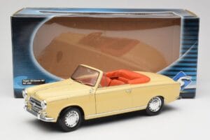 Peugeot 403 Cabriolet Amarelo Areia Solido 1:18 8165 Metal - imagem 8 de 8