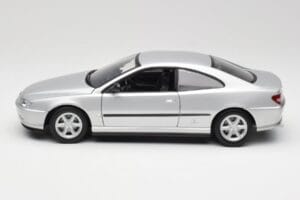 Peugeot 406 Coupe Prata Gate 1:18 01024 Metal - imagem 4 de 8