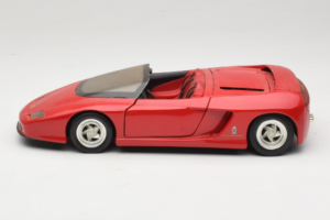 Pininfarina Mythos Vermelho Revell 1:18 8806 Metal - imagem 4 de 8