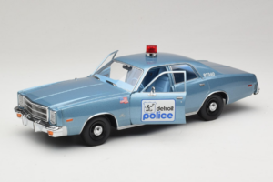 Plymouth Fury Beverly Hills PD Azul GreenLight 1:18 19069 Metal - imagem 2 de 8
