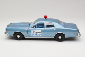 Plymouth Fury Beverly Hills PD Azul GreenLight 1:18 19069 Metal - imagem 4 de 8