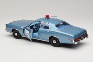 Plymouth Fury Beverly Hills PD Azul GreenLight 1:18 19069 Metal - imagem 5 de 8