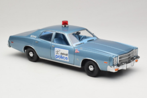 Plymouth Fury Beverly Hills PD Azul GreenLight 1:18 19069 Metal - imagem 6 de 8