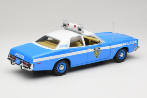 Plymouth Fury Police Pursuit New York Police Department GreenLight 1:18 19043 Metal - imagem 3 de 8