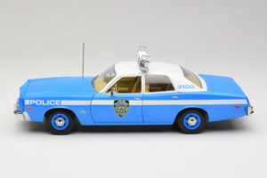 Plymouth Fury Police Pursuit New York Police Department GreenLight 1:18 19043 Metal - imagem 4 de 8