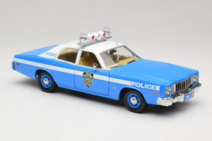 Plymouth Fury Police Pursuit New York Police Department GreenLight 1:18 19043 Metal - imagem 6 de 8