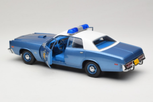Plymouth Fury Police Pursuit Smokey and the Bandit GreenLight 1:18 19044 Metal - imagem 5 de 8