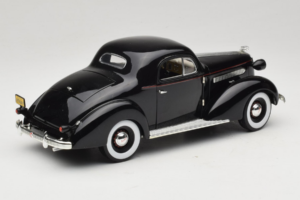 Pontiac Deluxe Preto Signature Models 1:18 18106 Metal - imagem 3 de 8