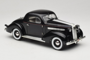 Pontiac Deluxe Preto Signature Models 1:18 18106 Metal - imagem 6 de 8