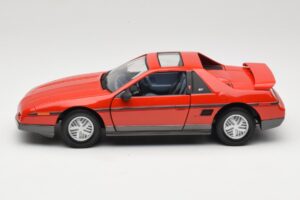 Pontiac Fiero GT Vermelho Road Signature 1:18 92588 Metal - imagem 4 de 8