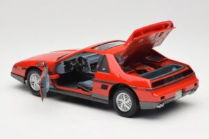Pontiac Fiero GT Vermelho Road Signature 1:18 92588 Metal - imagem 5 de 8